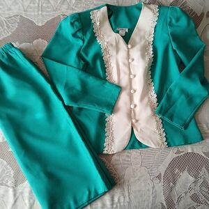 #0152 Woman's Vintage 2 Piece Skirt & Blazer Suit Size 12